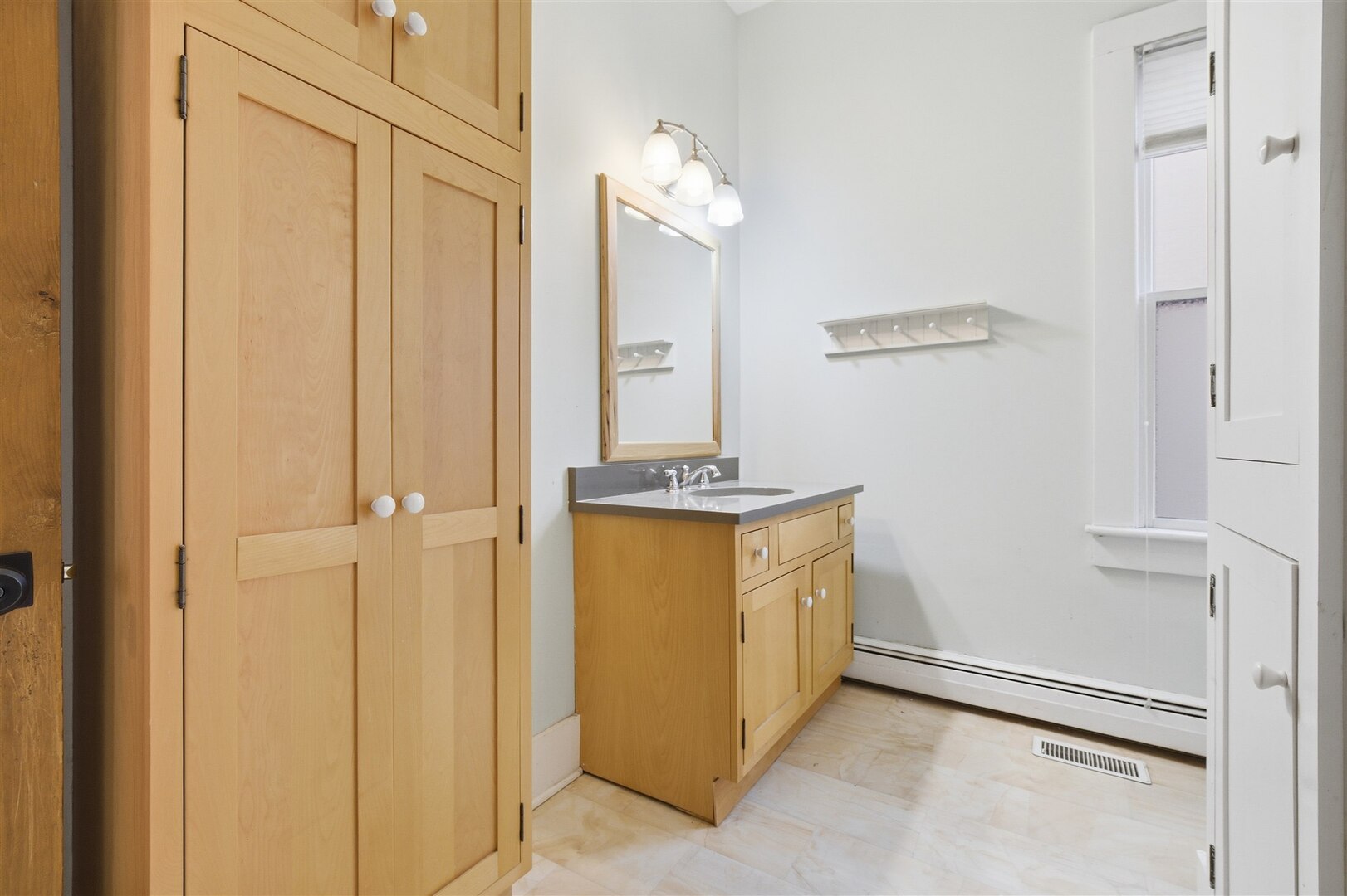 305 E Chestnut Street, Bloomington, IL 61701