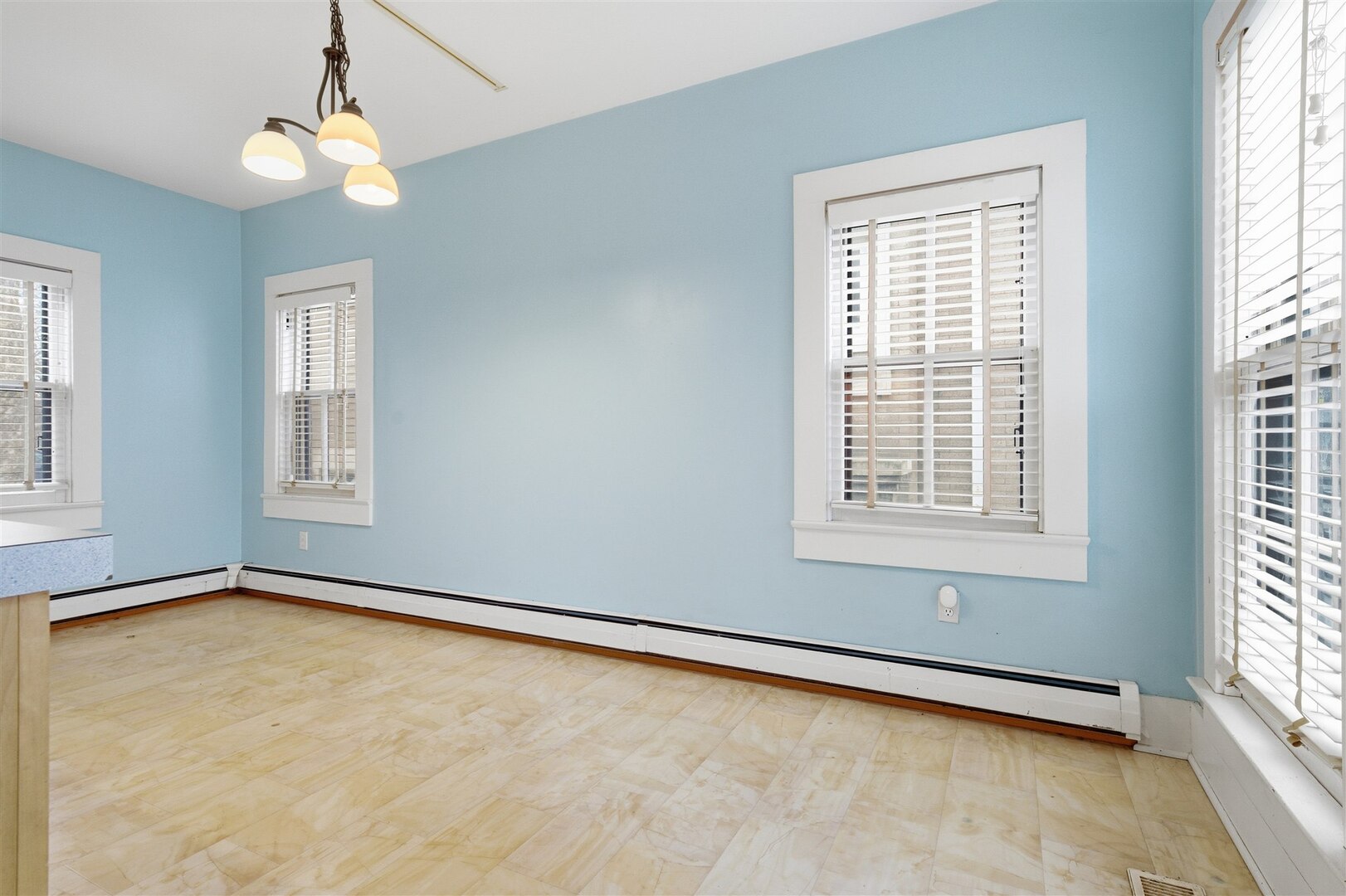 305 E Chestnut Street, Bloomington, IL 61701