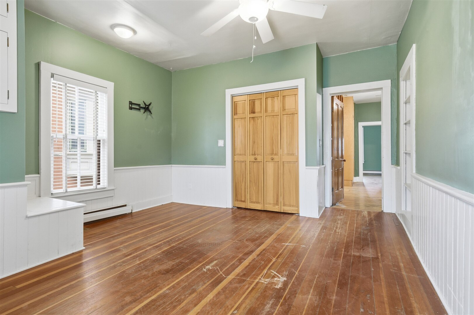 305 E Chestnut Street, Bloomington, IL 61701