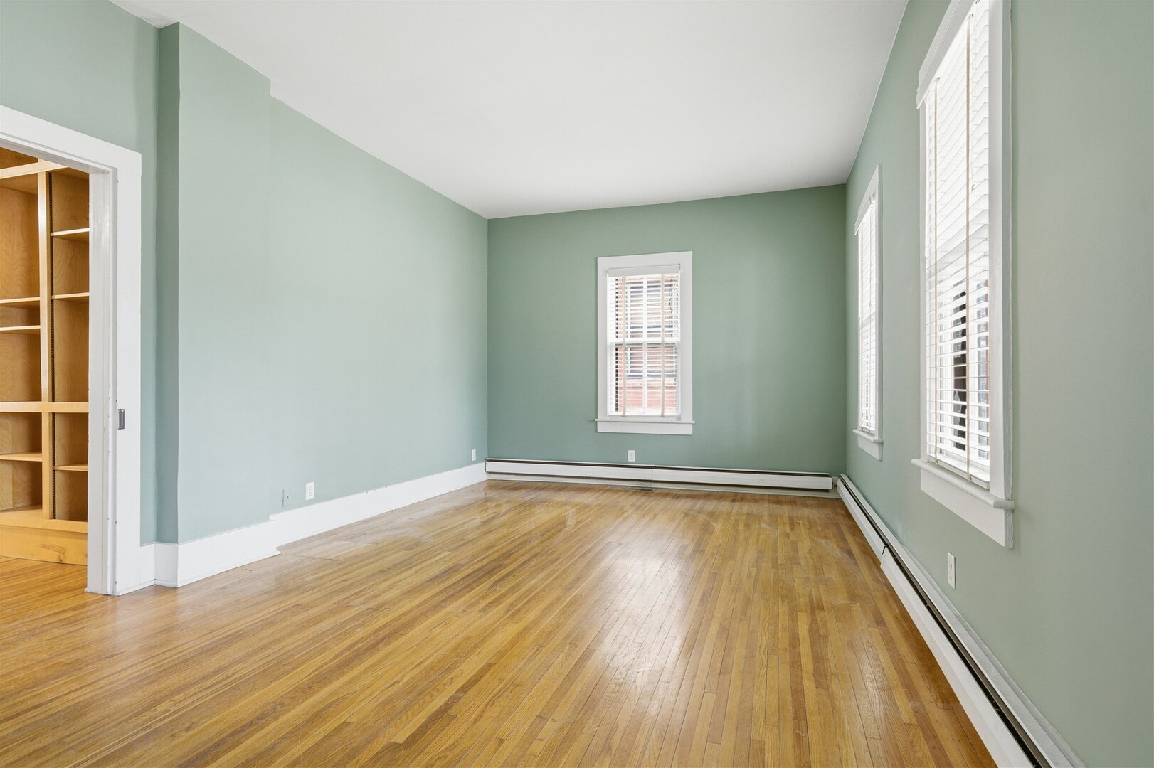 305 E Chestnut Street, Bloomington, IL 61701