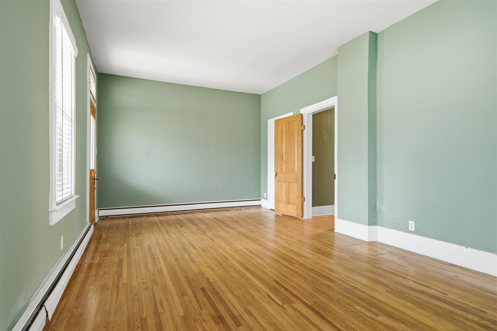 305 E Chestnut Street, Bloomington, IL 61701