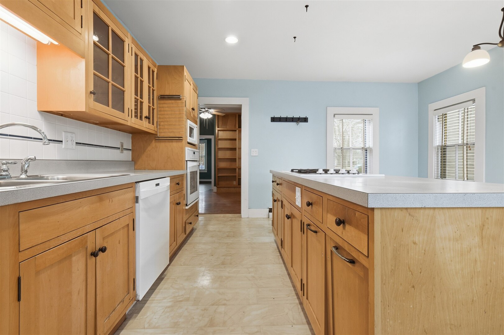 305 E Chestnut Street, Bloomington, IL 61701