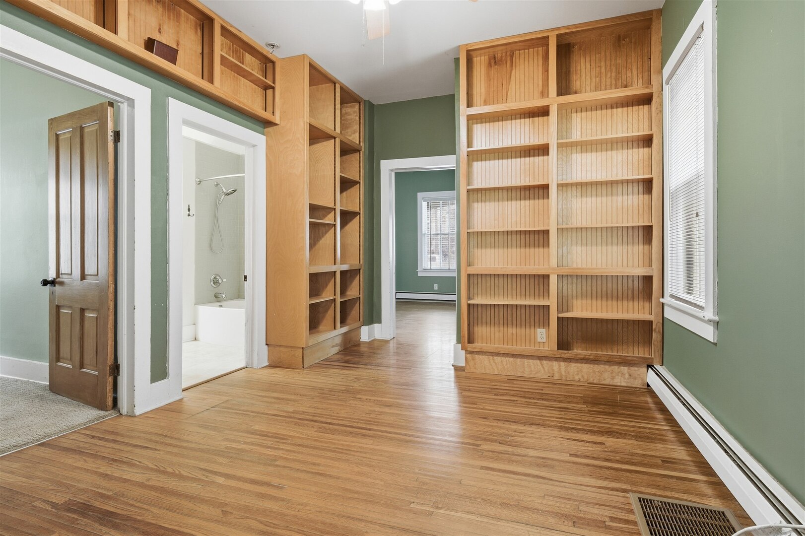 305 E Chestnut Street, Bloomington, IL 61701