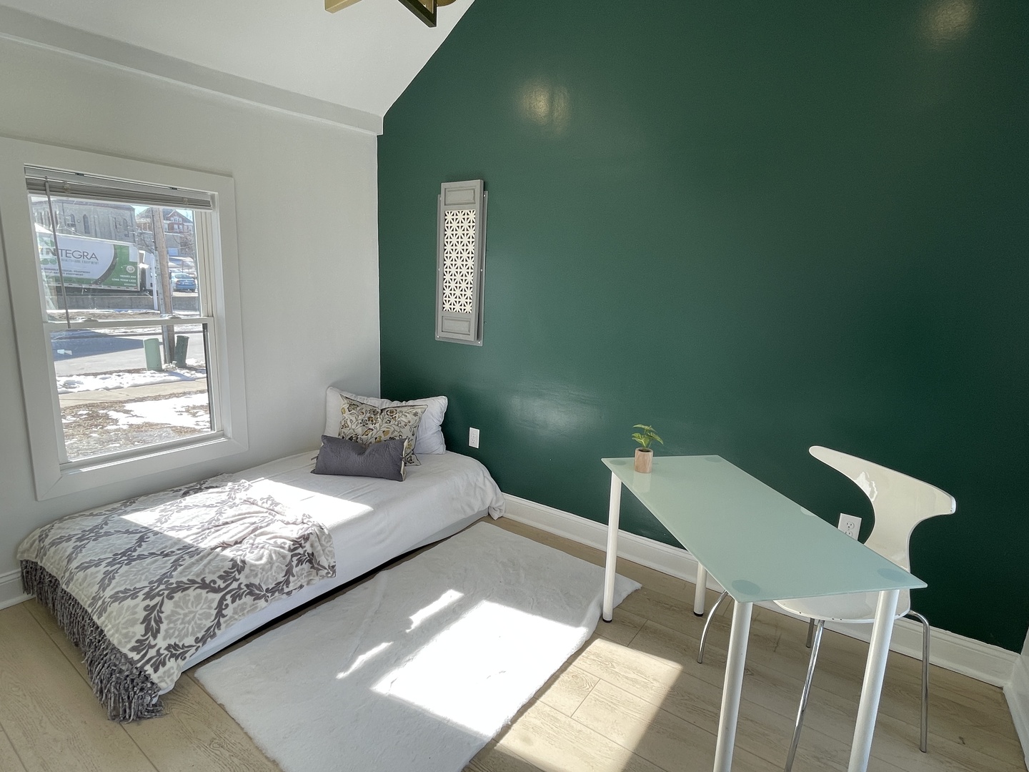 607 W Olive Street, Bloomington, IL 61701