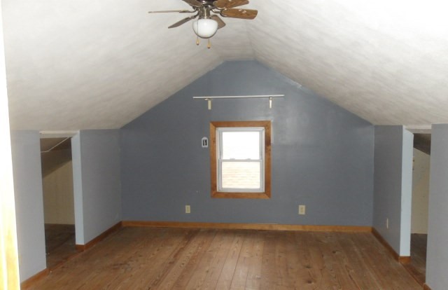 516 N John Street, Farmer City, IL 61842