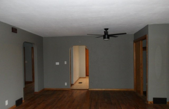 516 N John Street, Farmer City, IL 61842