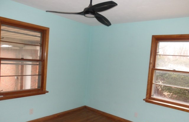 516 N John Street, Farmer City, IL 61842