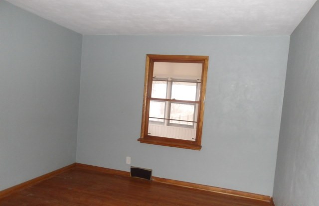 516 N John Street, Farmer City, IL 61842