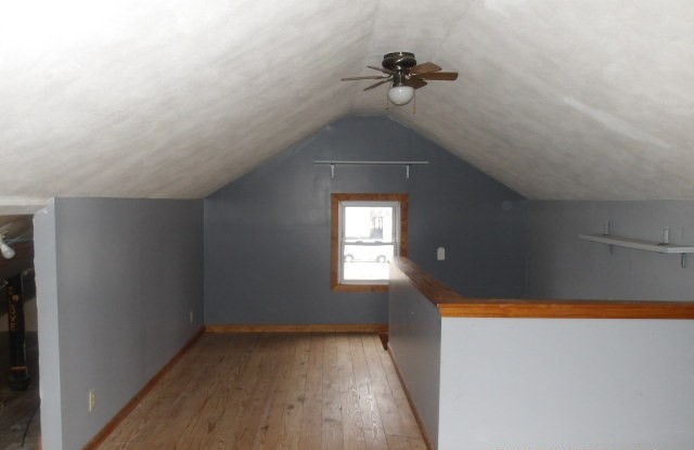 516 N John Street, Farmer City, IL 61842