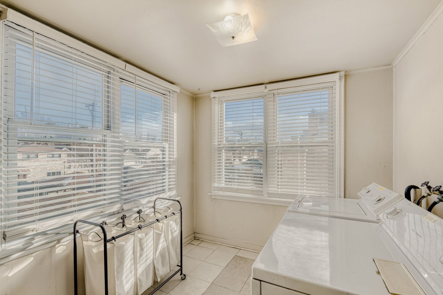 3333 S Emerald Avenue, Chicago, IL 60616