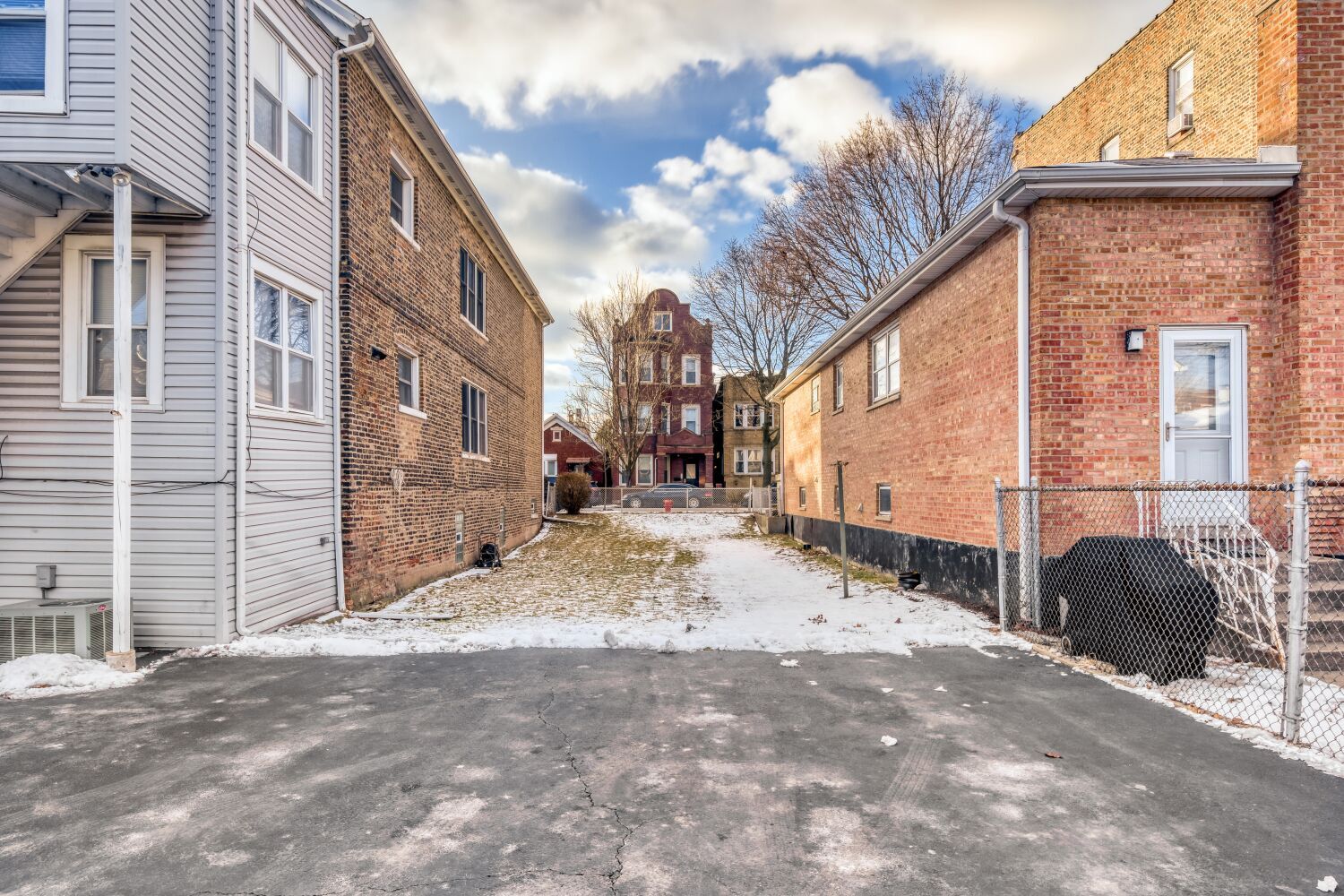 3333 S Emerald Avenue, Chicago, IL 60616