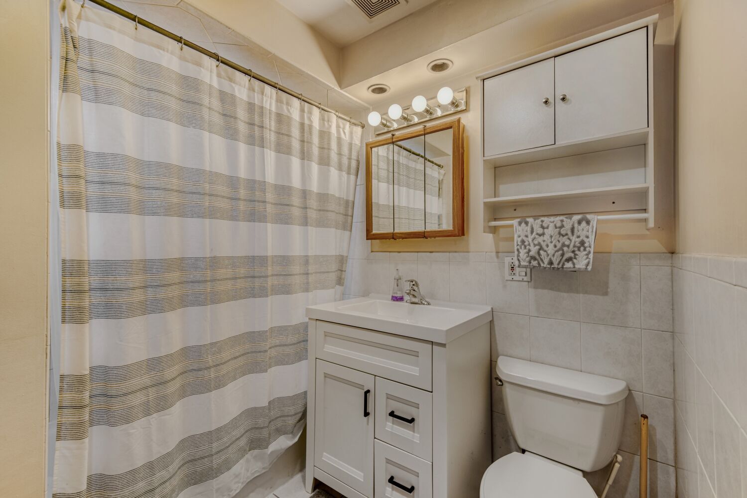 3333 S Emerald Avenue, Chicago, IL 60616