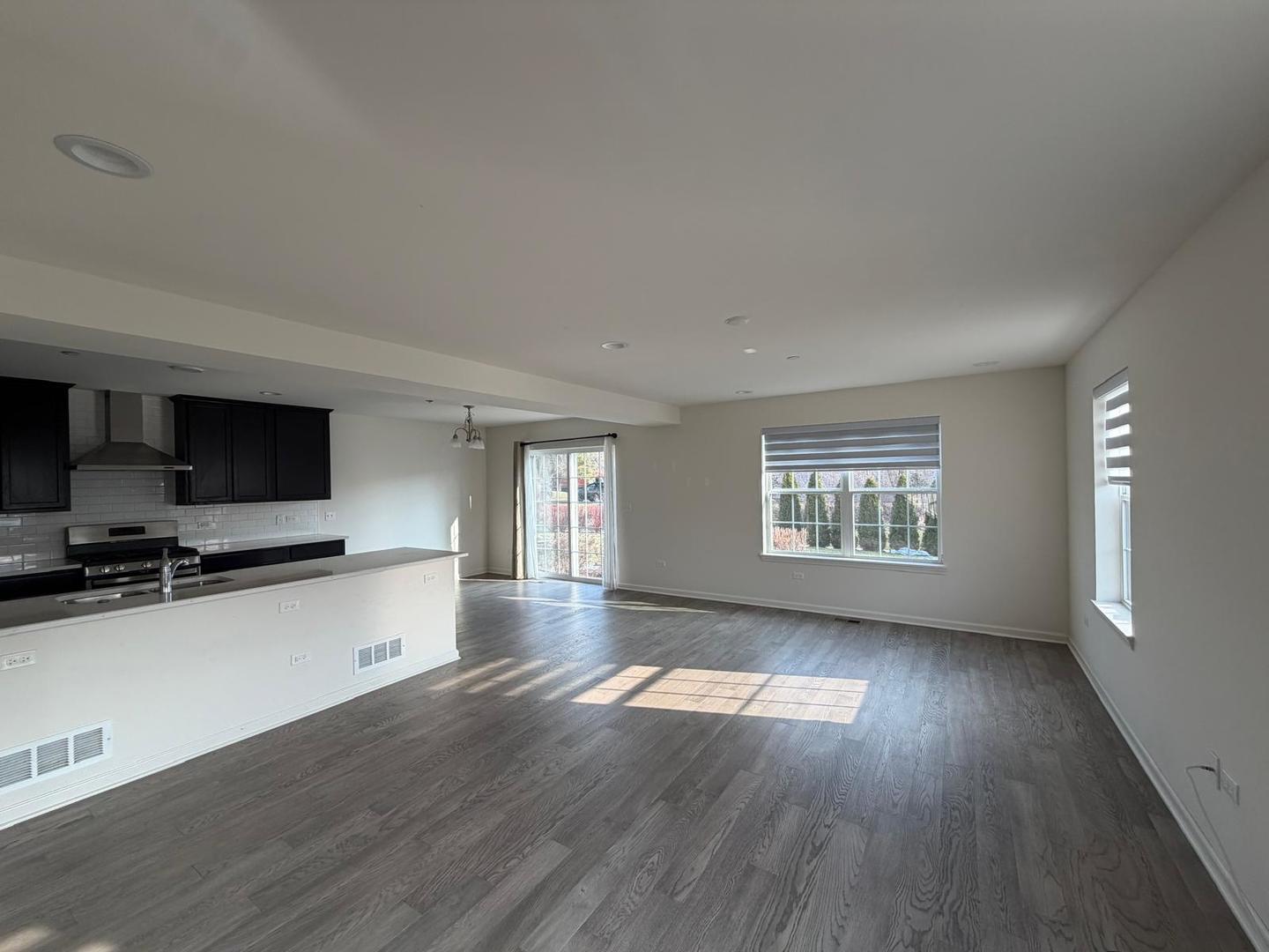 579 Bobby Ann Court, Roselle, IL 60172