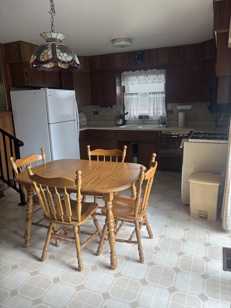 535 E 166th Place, South Holland, IL 60473