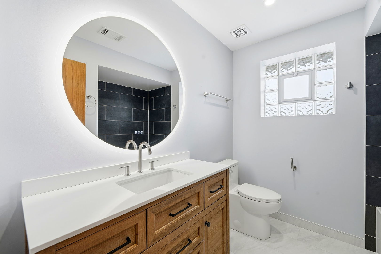 4311 N Grace Street #2, Schiller Park, IL 60176