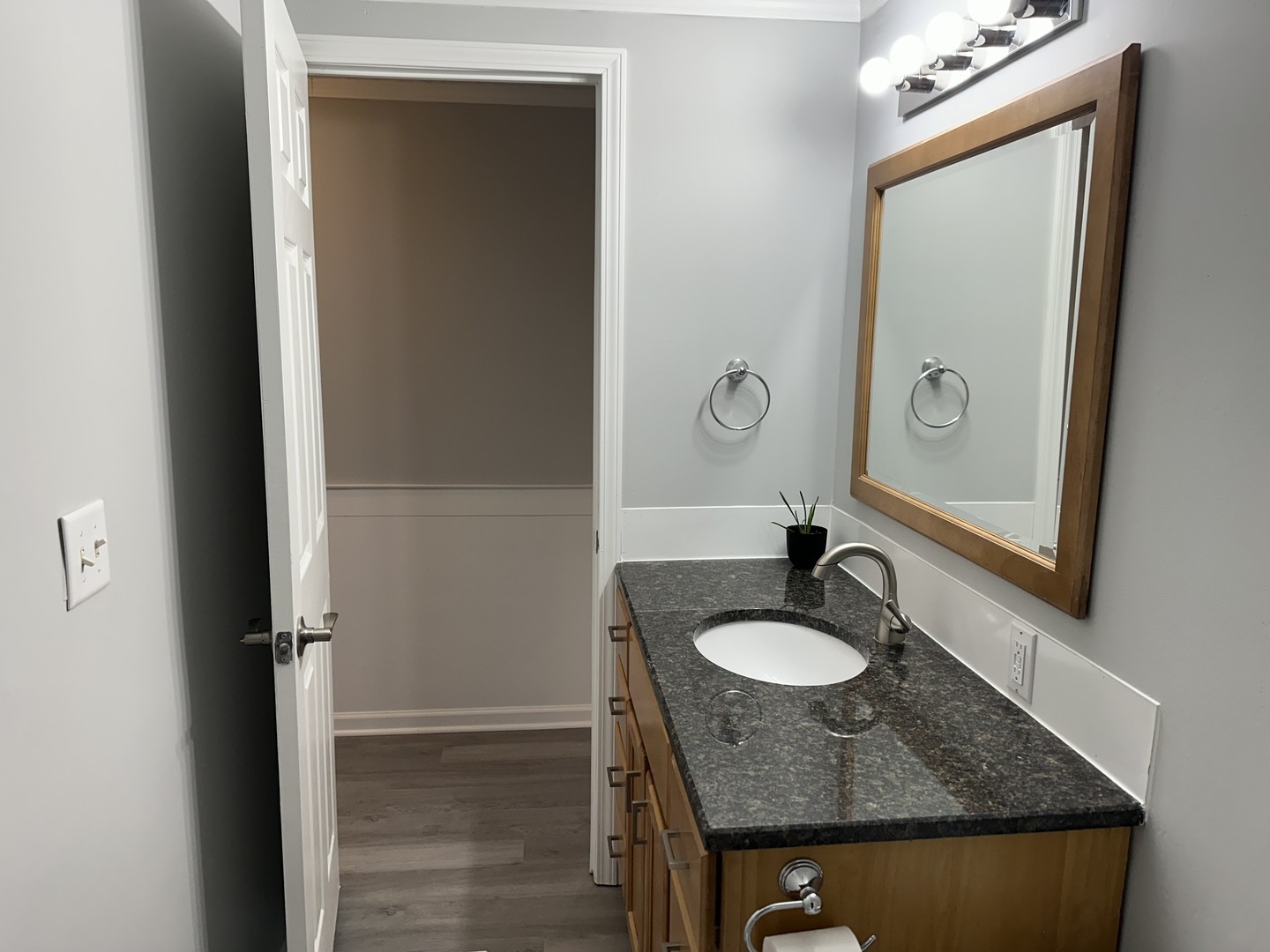 2464 E 29th Road #3, Seneca, IL 61360