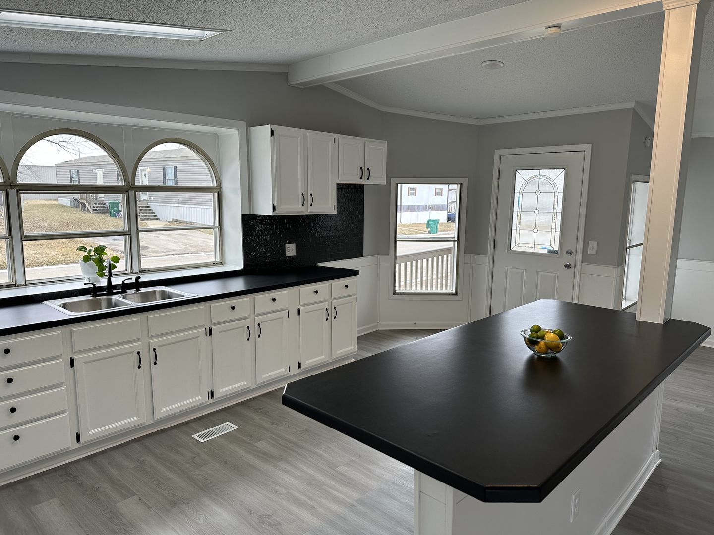 2464 E 29th Road #3, Seneca, IL 61360