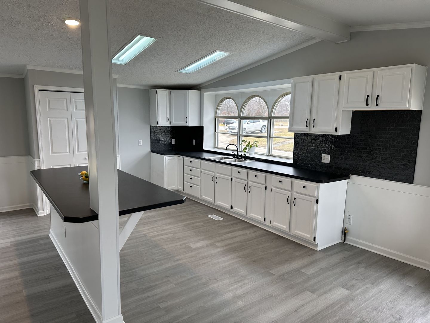 2464 E 29th Road #3, Seneca, IL 61360