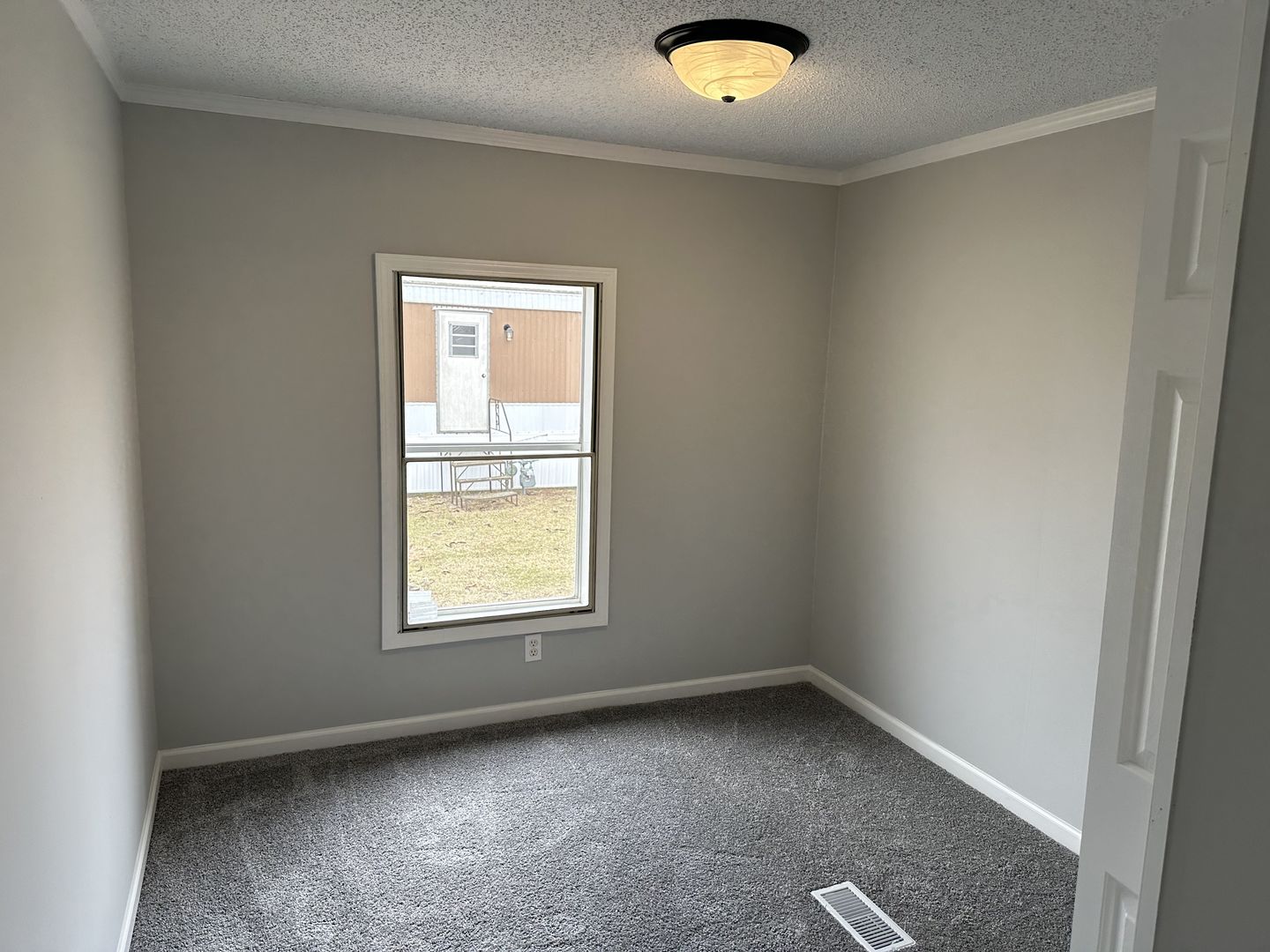 2464 E 29th Road #3, Seneca, IL 61360