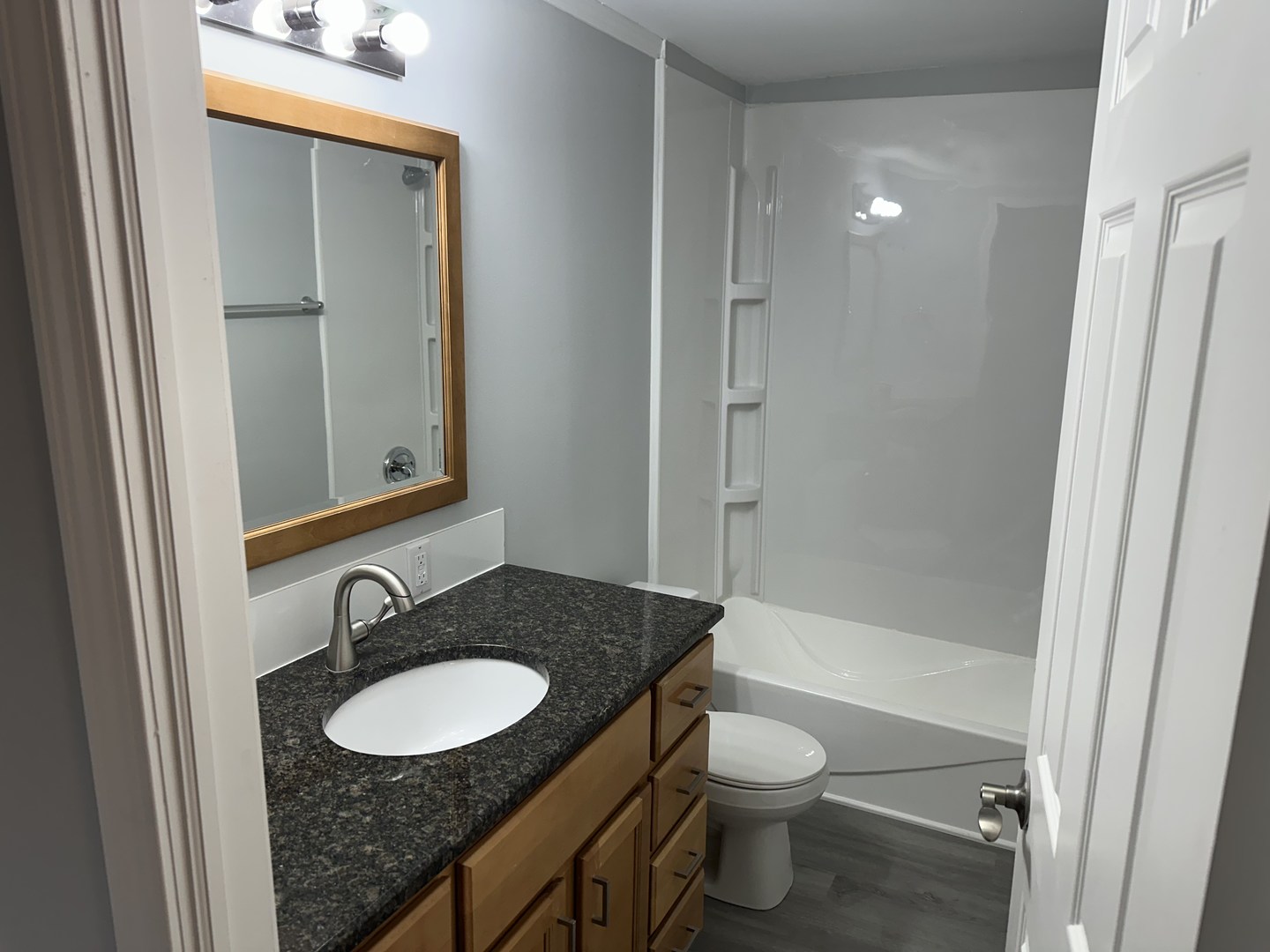 2464 E 29th Road #3, Seneca, IL 61360