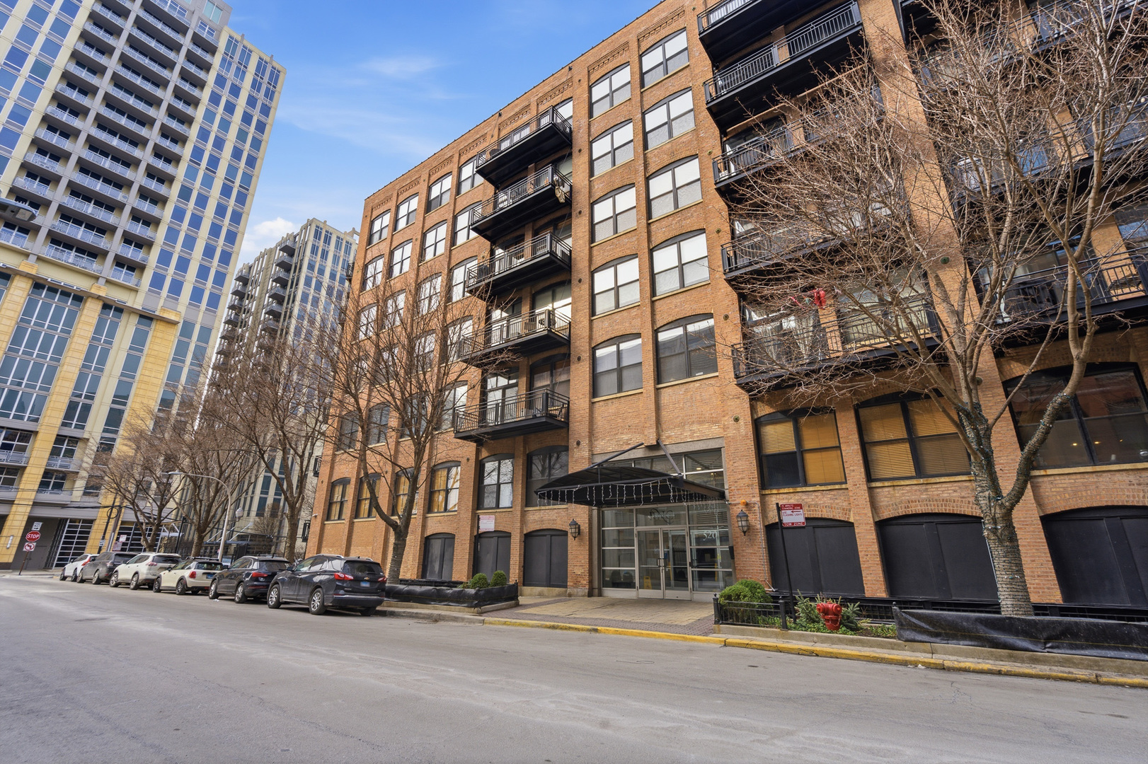 520 W Huron Street #211, Chicago, IL 60654