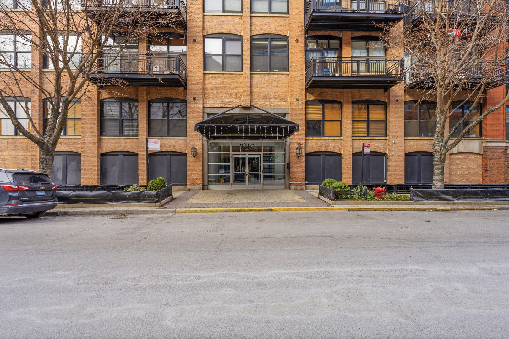520 W Huron Street #211, Chicago, IL 60654