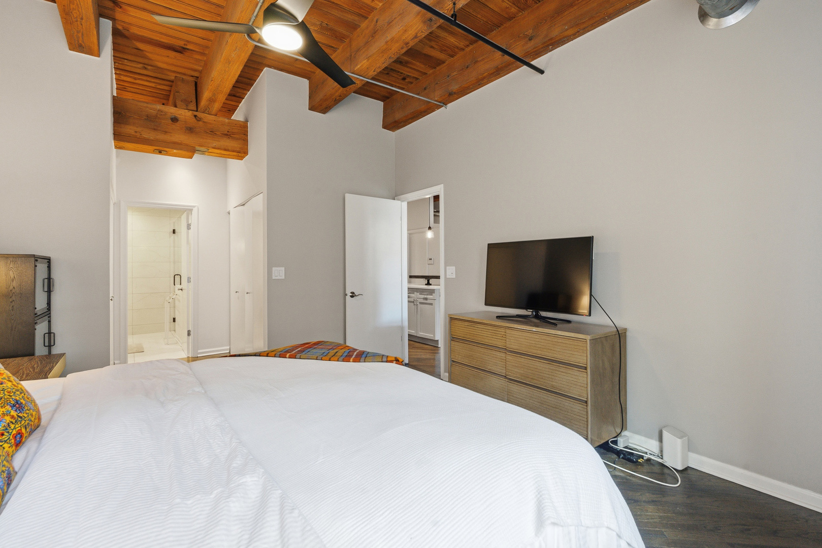 520 W Huron Street #211, Chicago, IL 60654