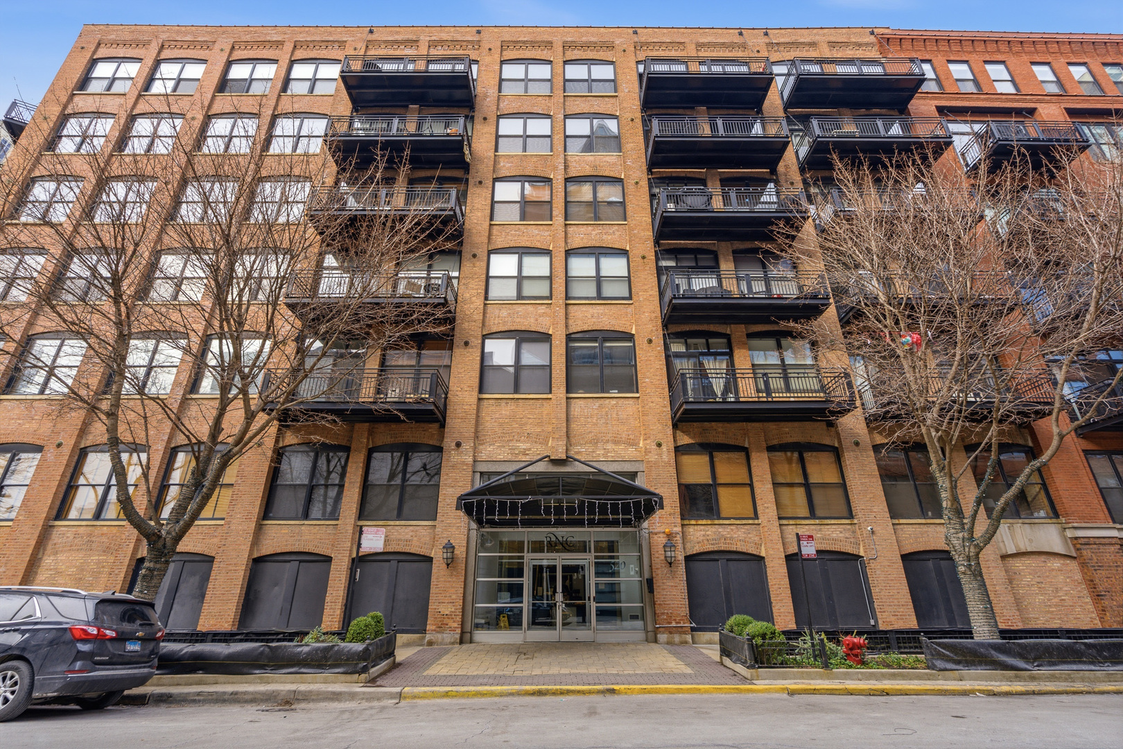 520 W Huron Street #211, Chicago, IL 60654