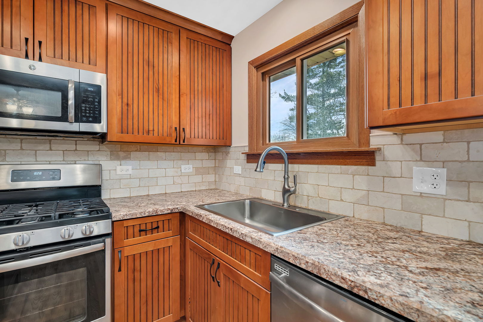 533 Hitchcock Avenue, Lisle, IL 60532