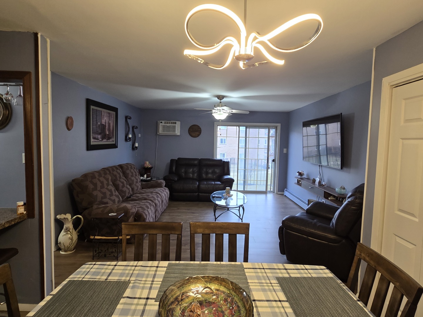 161 W ELK Trail #263, Carol Stream, IL 60188