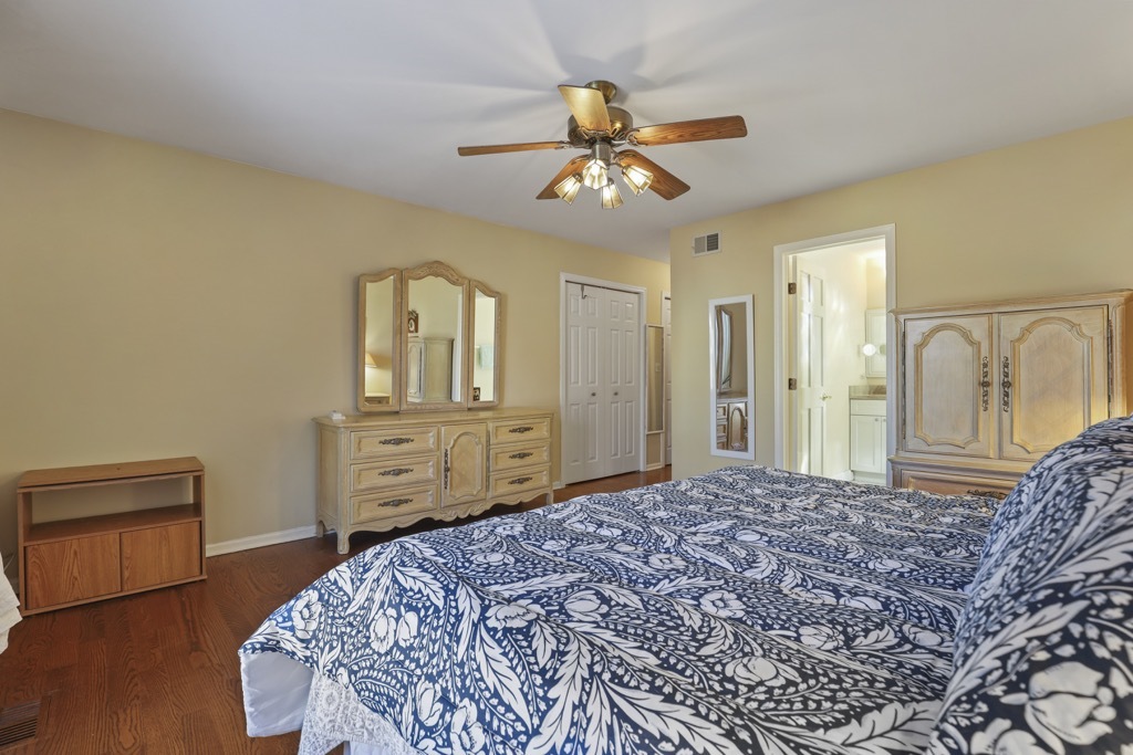 1227 N Ashley Lane, Addison, IL 60101