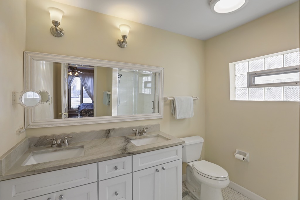 1227 N Ashley Lane, Addison, IL 60101