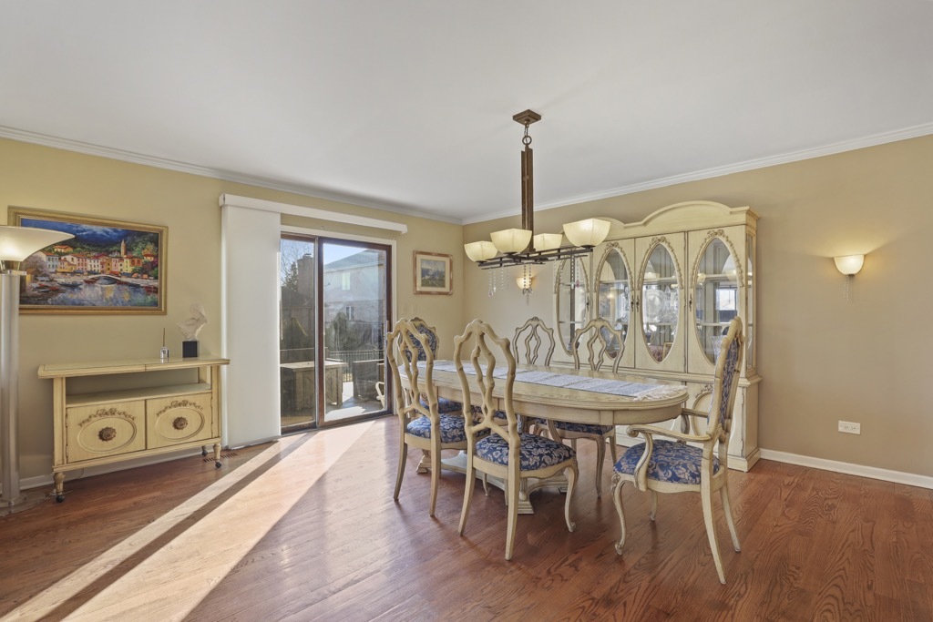 1227 N Ashley Lane, Addison, IL 60101