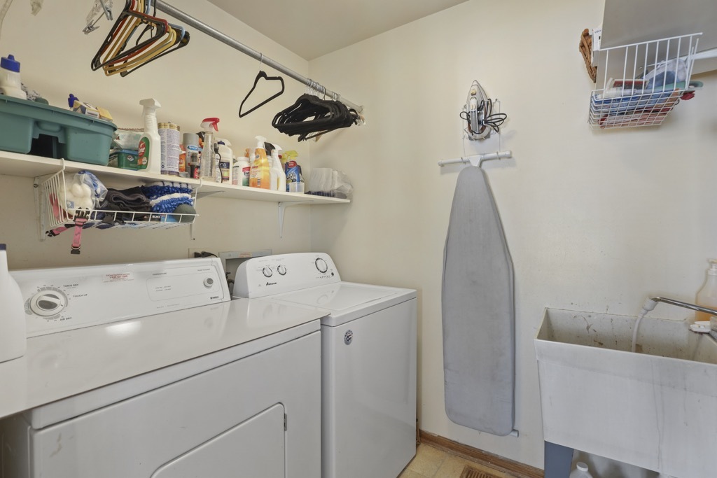 1227 N Ashley Lane, Addison, IL 60101