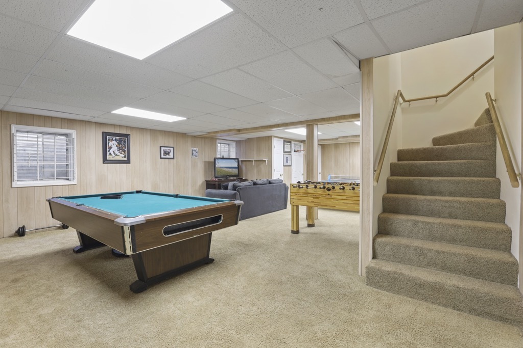 1227 N Ashley Lane, Addison, IL 60101