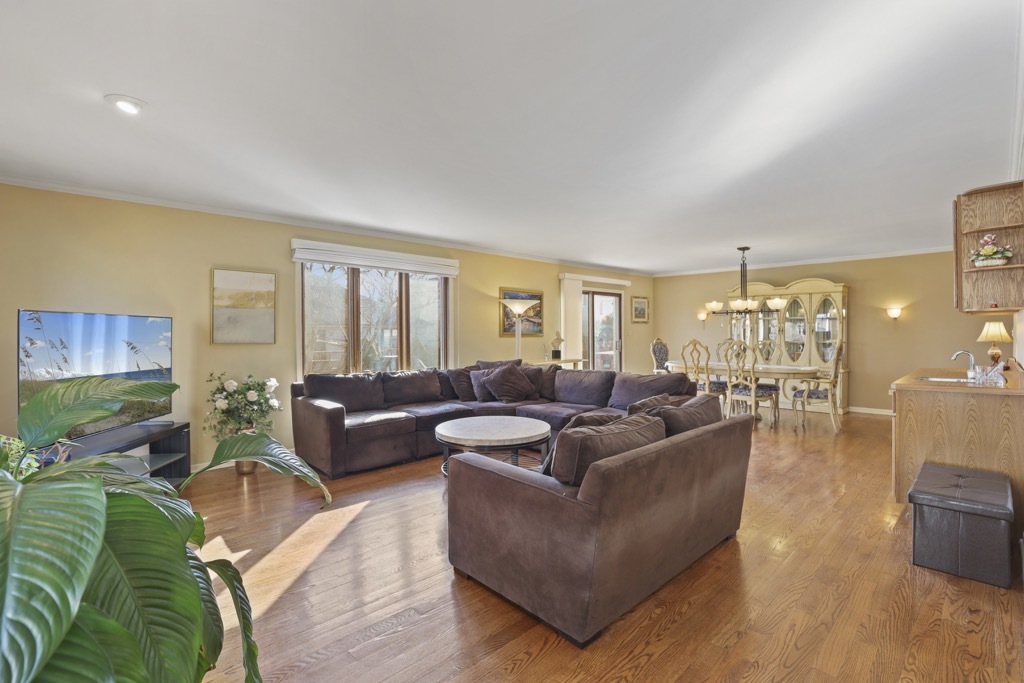 1227 N Ashley Lane, Addison, IL 60101