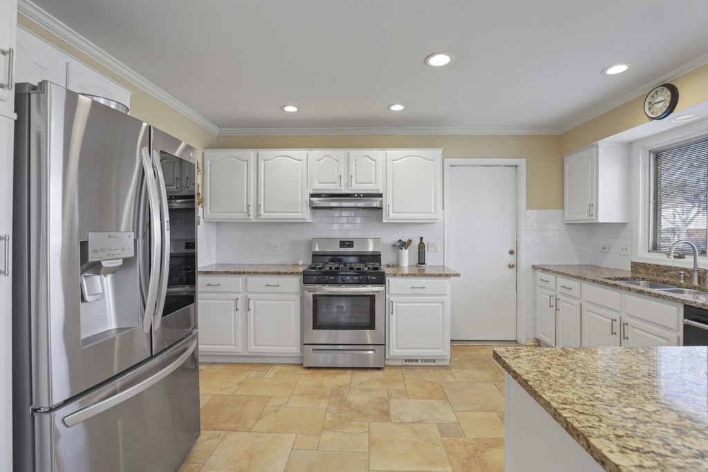 1227 N Ashley Lane, Addison, IL 60101