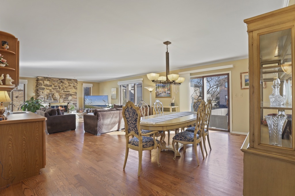 1227 N Ashley Lane, Addison, IL 60101