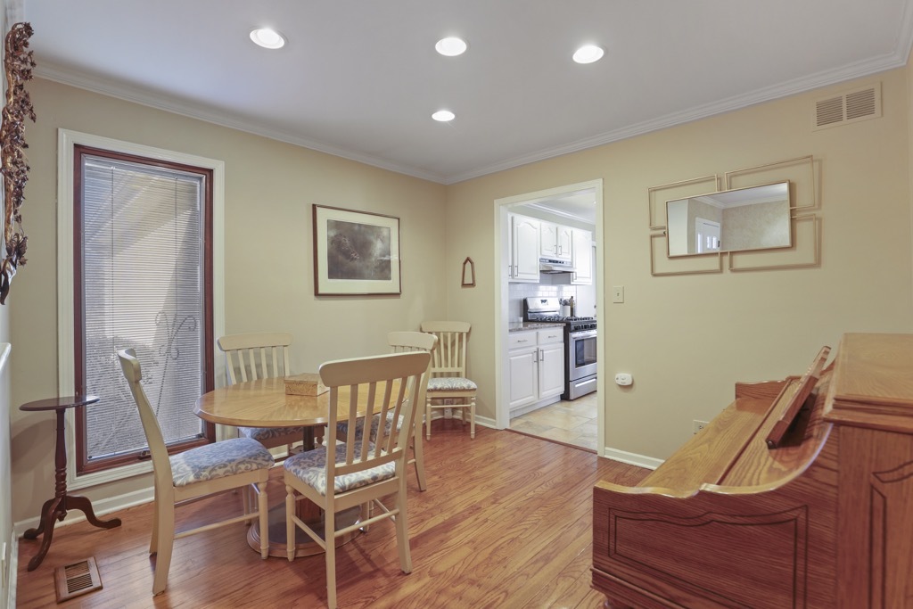 1227 N Ashley Lane, Addison, IL 60101