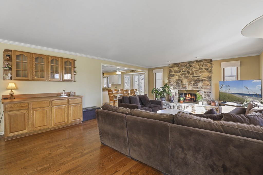 1227 N Ashley Lane, Addison, IL 60101