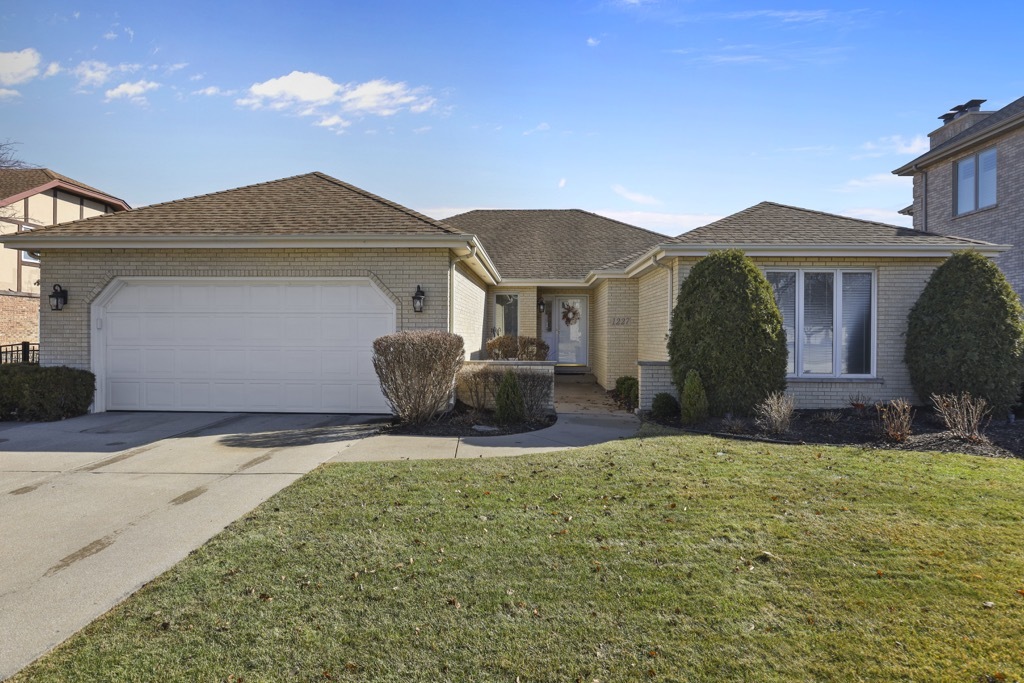 1227 N Ashley Lane, Addison, IL 60101