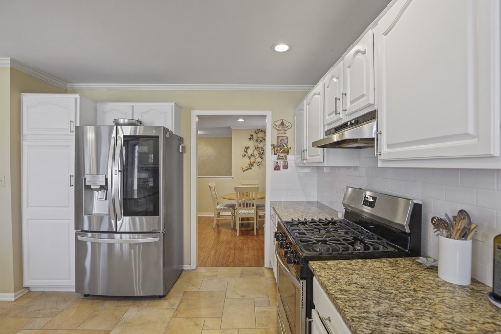 1227 N Ashley Lane, Addison, IL 60101