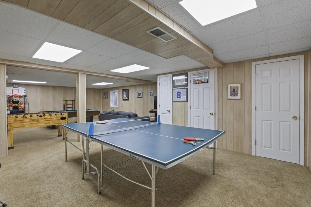 1227 N Ashley Lane, Addison, IL 60101