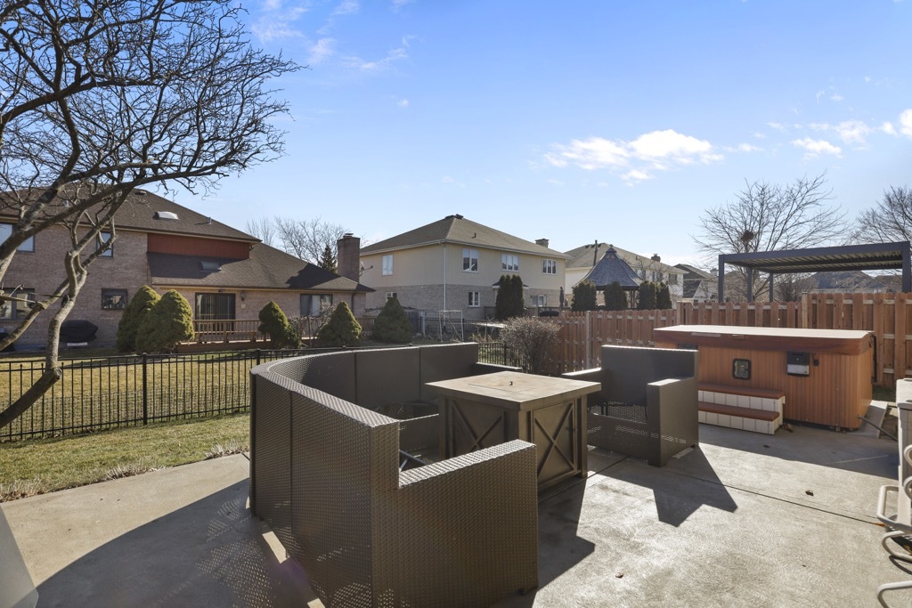 1227 N Ashley Lane, Addison, IL 60101