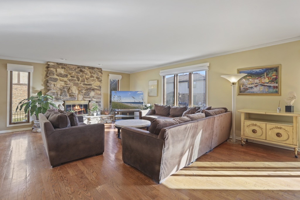 1227 N Ashley Lane, Addison, IL 60101