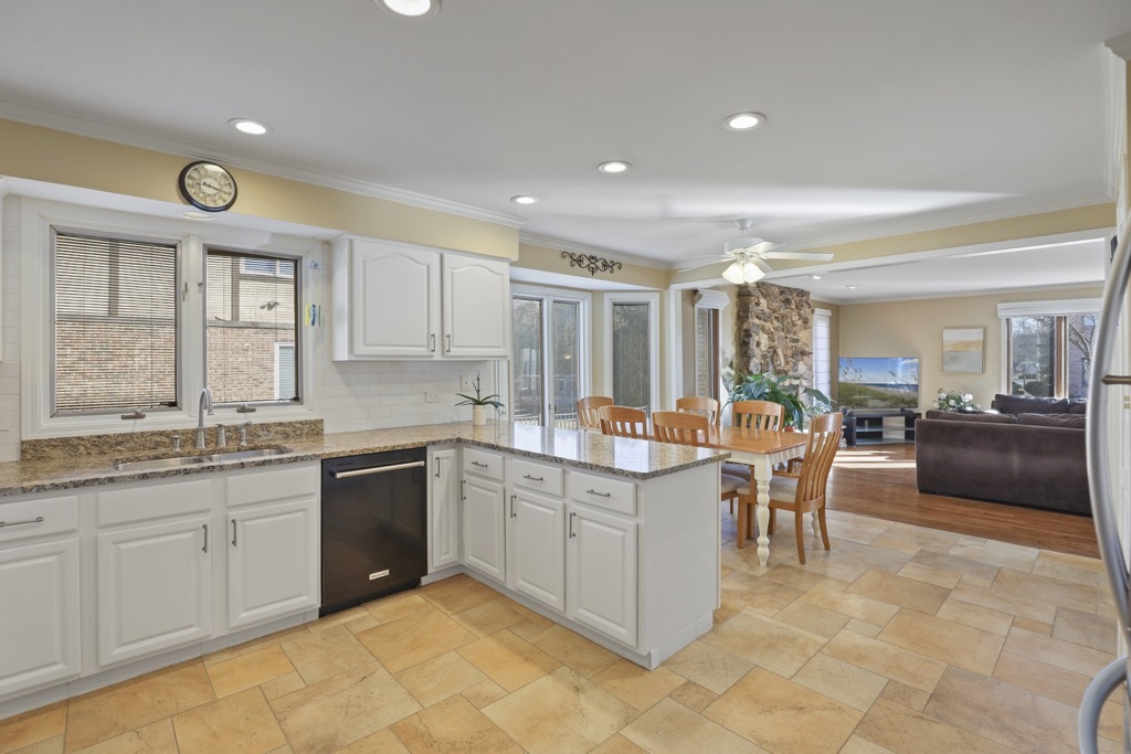 1227 N Ashley Lane, Addison, IL 60101