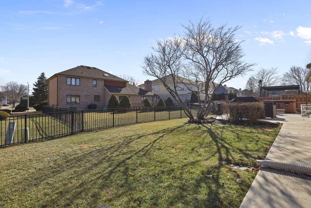 1227 N Ashley Lane, Addison, IL 60101