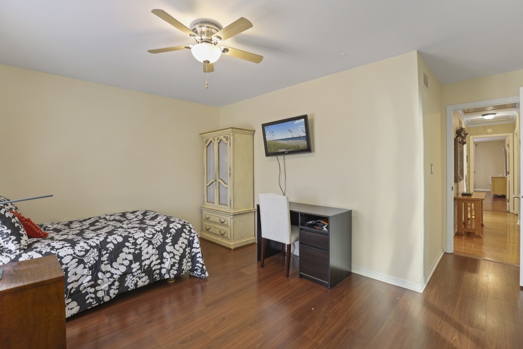 1227 N Ashley Lane, Addison, IL 60101