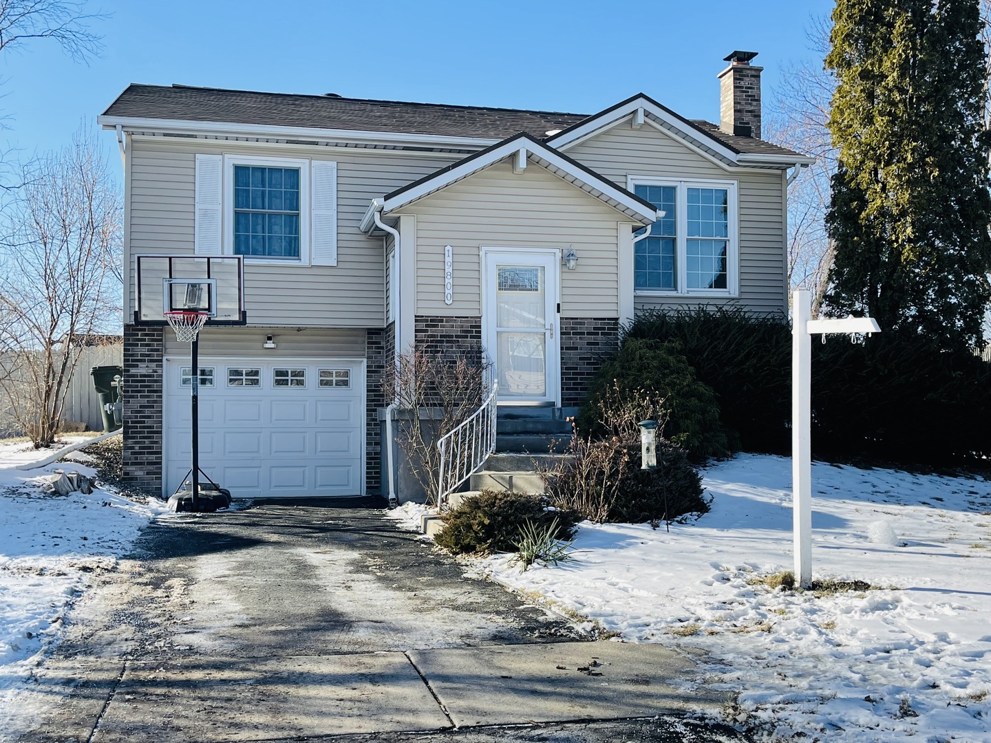 19800 S Edinburgh Lane, Frankfort, IL 60423