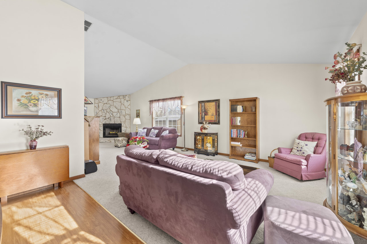 1106 Pheasant Trail, Carol Stream, IL 60188